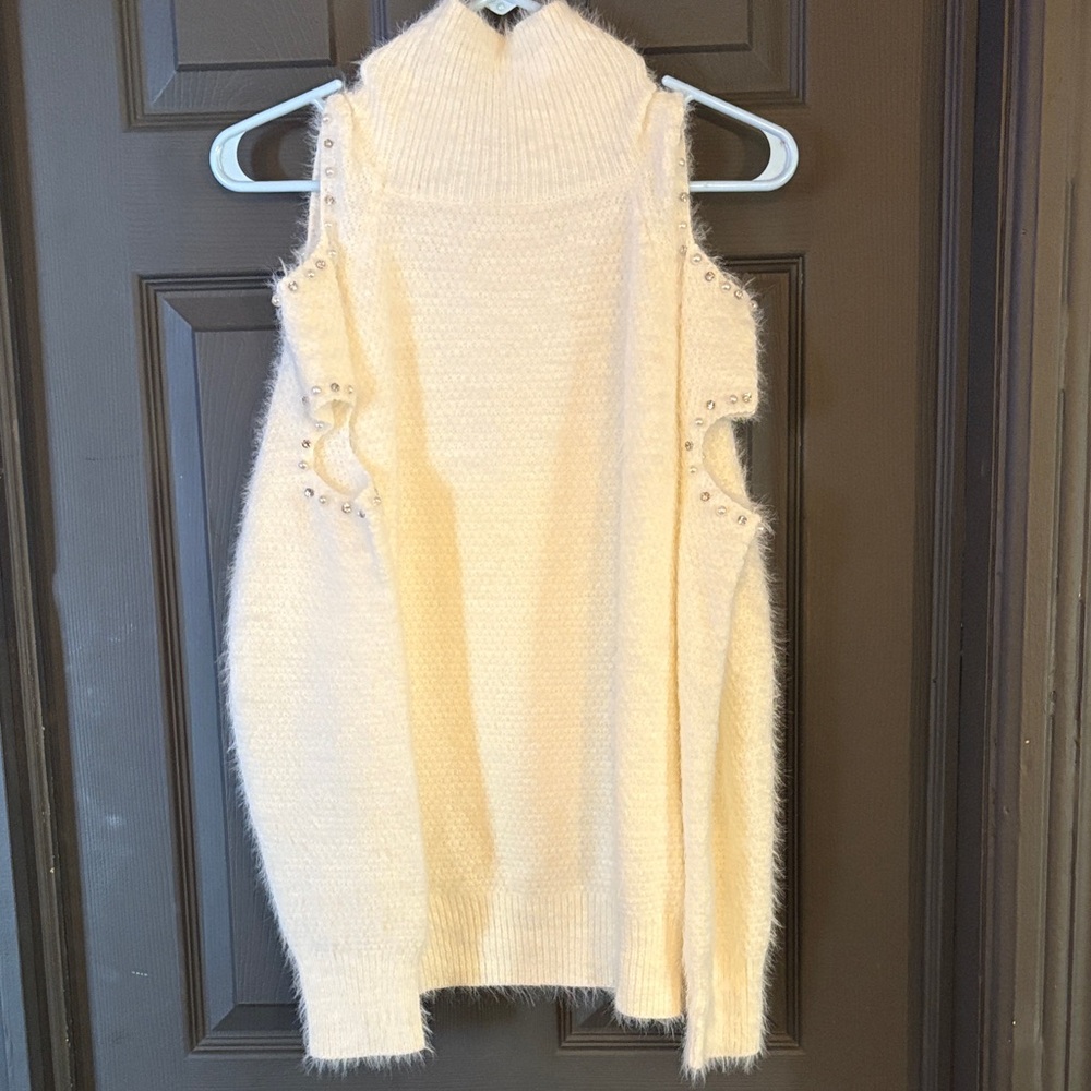 NWT Elegant Cream Turtleneck Sweater with Bear Design - Picture 5 of 5